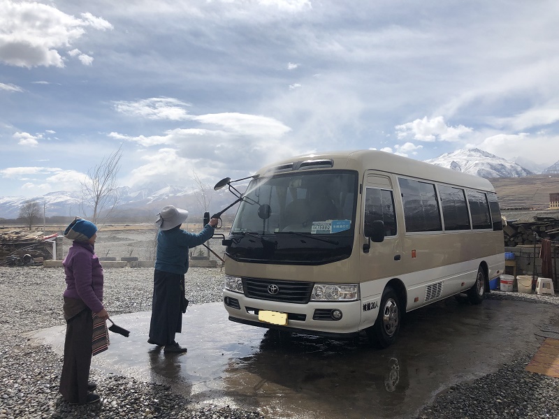 春節期間帶父母乘坐商務車去旅行，省錢省心